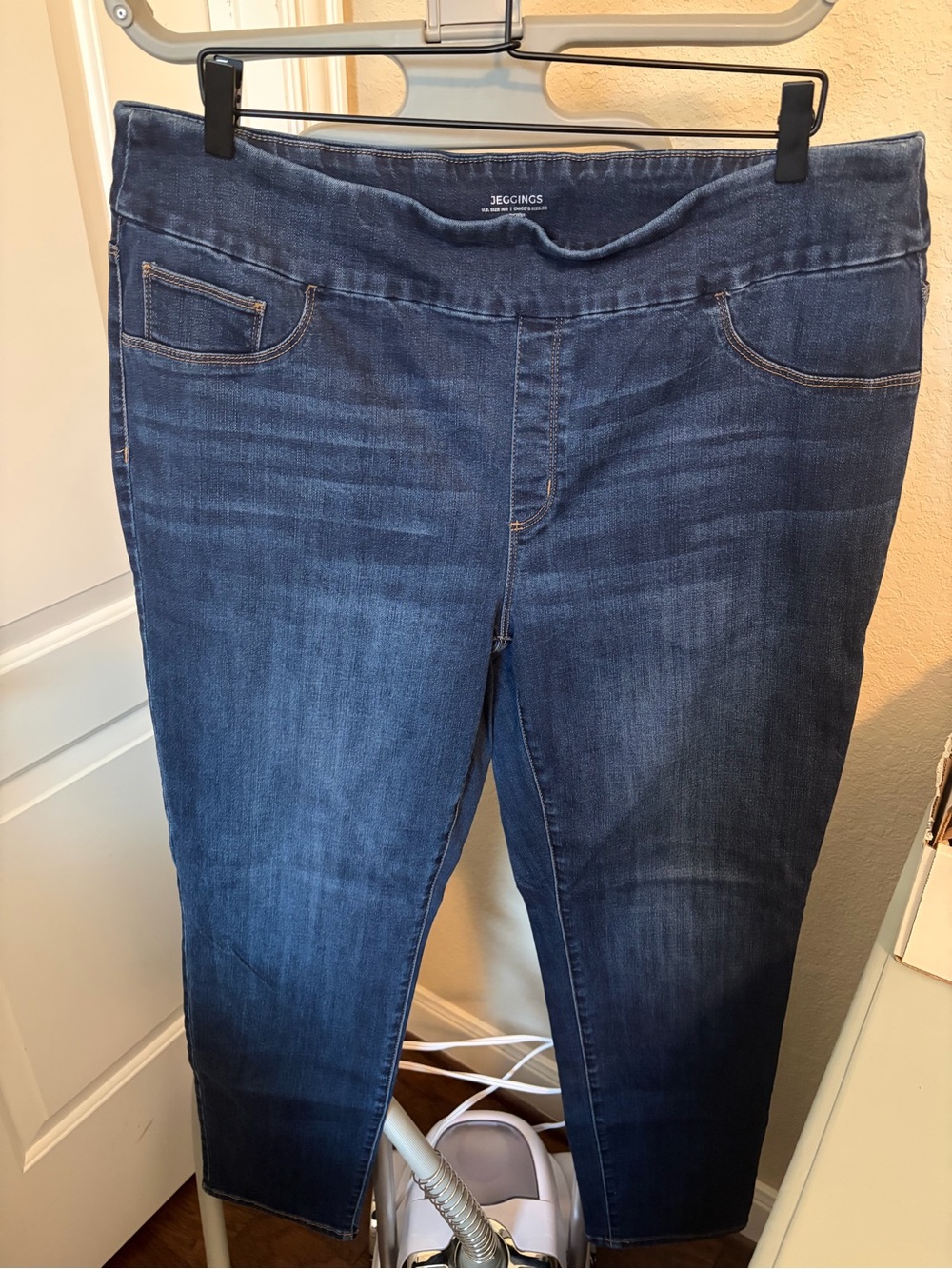 Chico's Dark Blue Stretch Jeggings